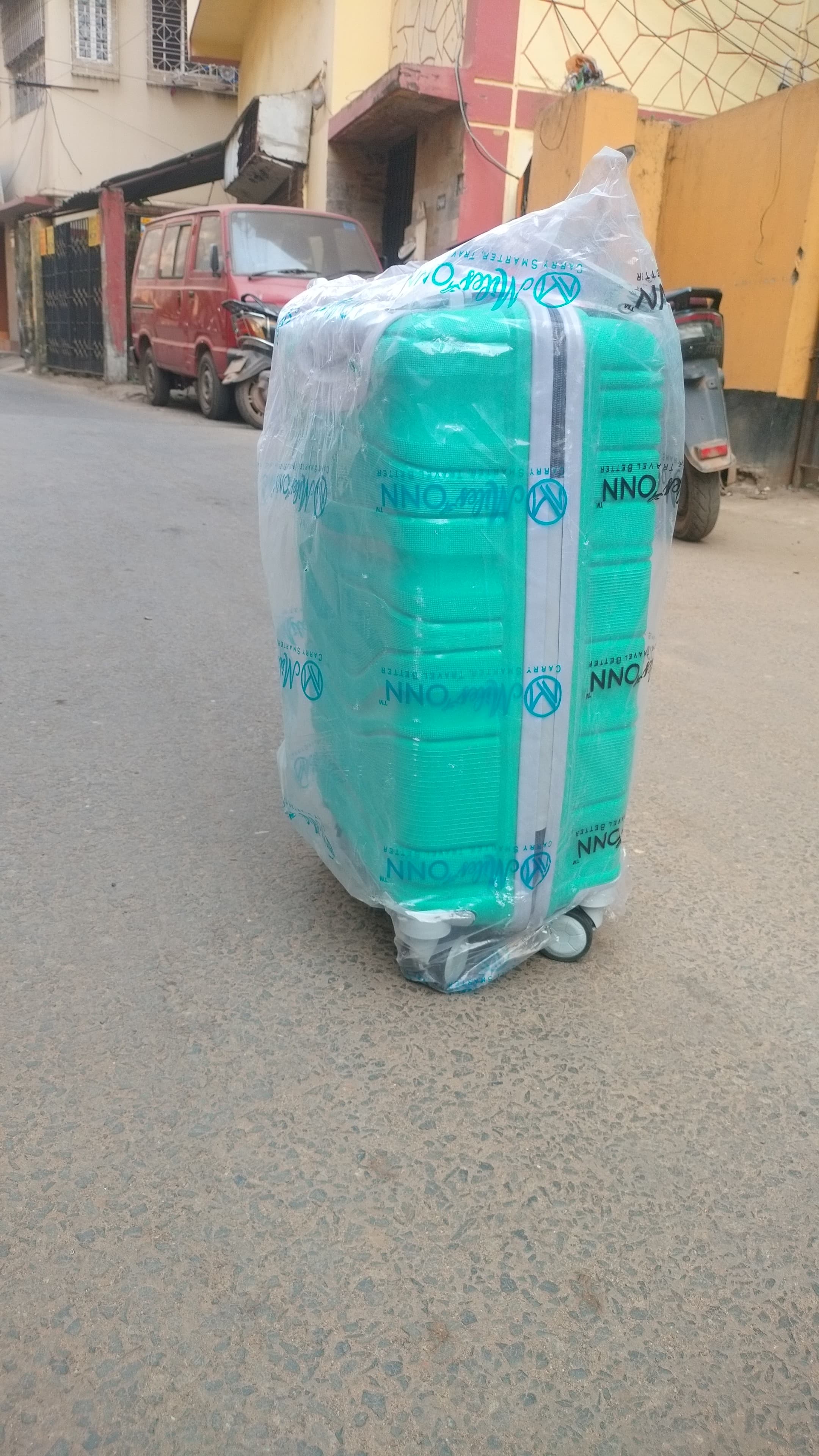 E went free gift - trolley bag