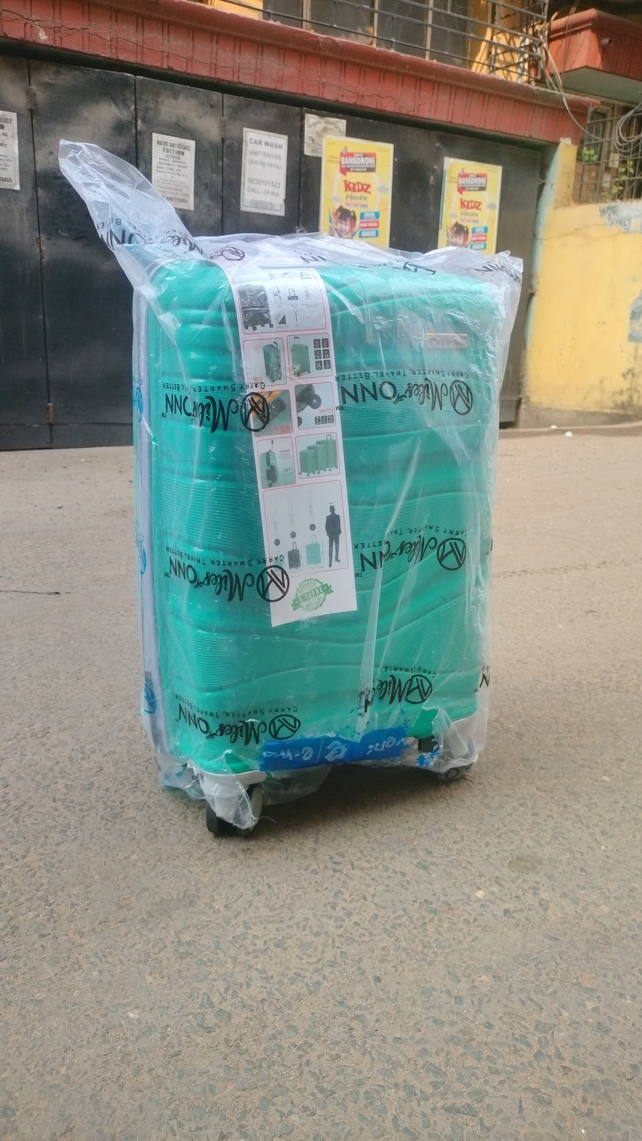 E went free gift - trolley bag