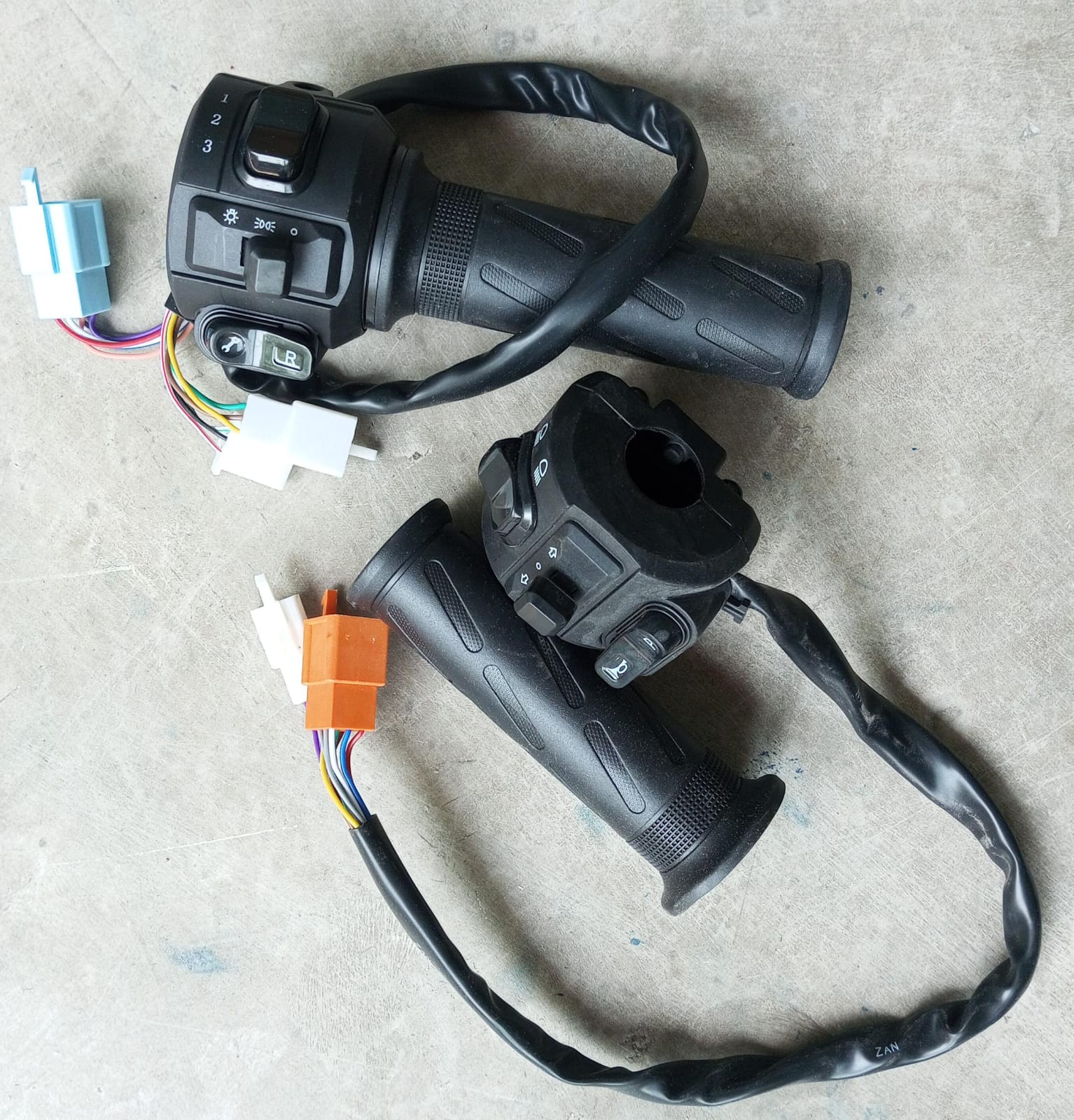 Throttle with combination switch sets